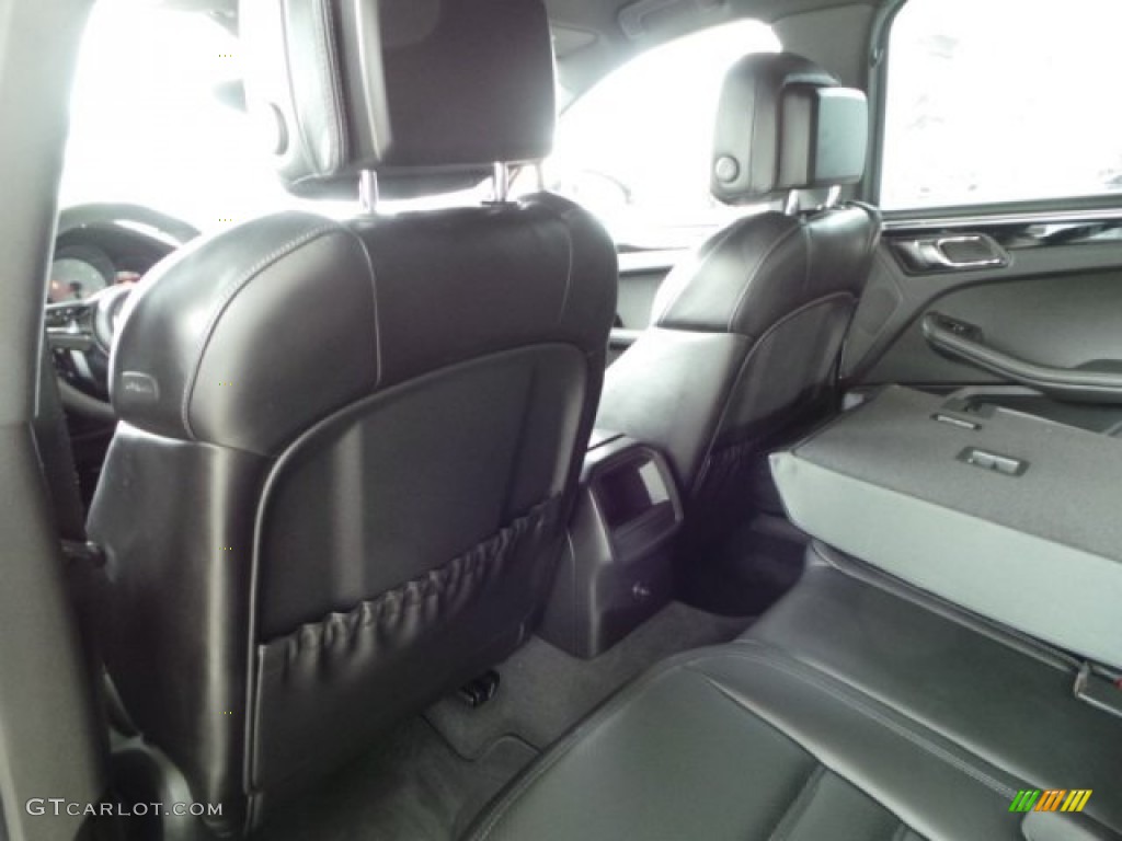 Black Interior 2015 Porsche Macan S Photo #93940092