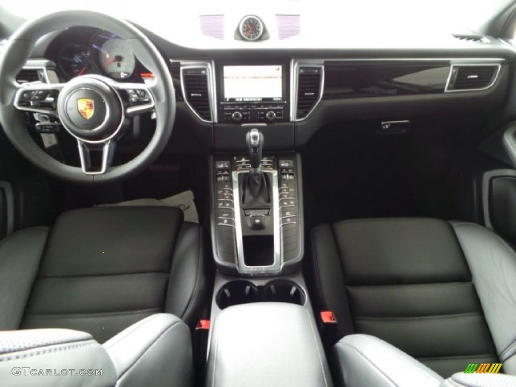 2015 Porsche Macan S Black Dashboard Photo #93940140