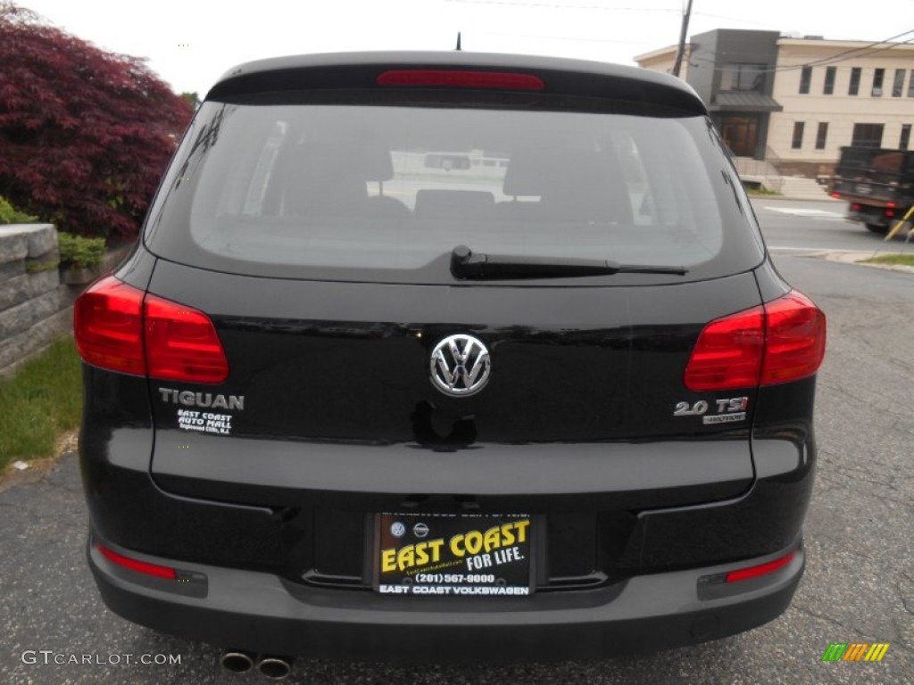 2012 Tiguan S 4Motion - Deep Black Metallic / Black photo #5