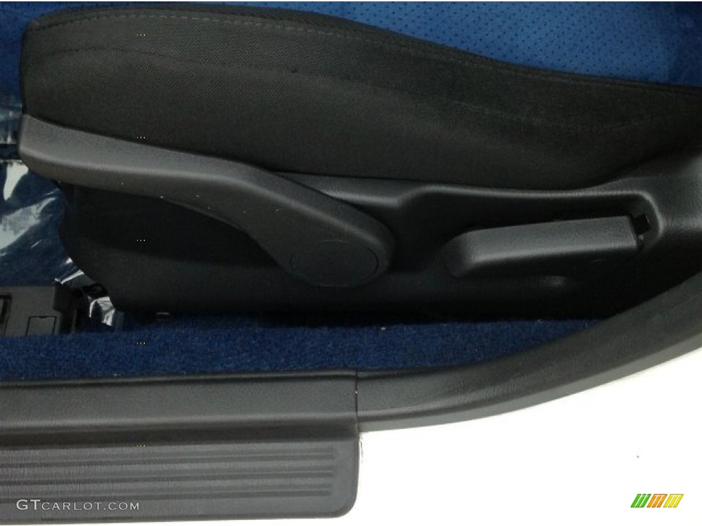 2006 Impreza WRX STi - Aspen White / Anthracite Black/Blue Alcantara photo #16