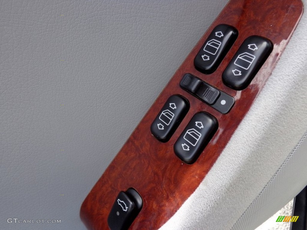 2000 Mercedes-Benz S 430 Sedan Controls Photo #93947514