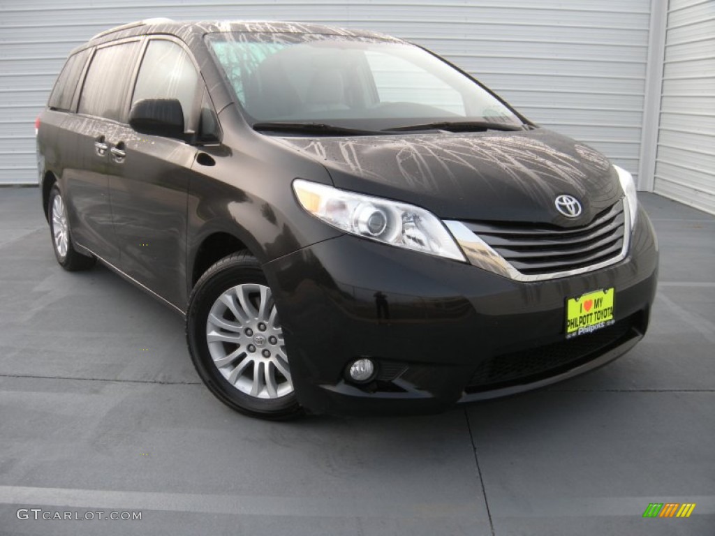 2011 Sienna XLE - Black / Light Gray photo #2