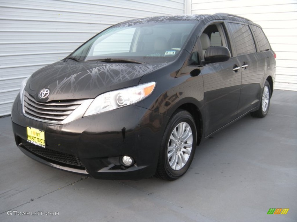 2011 Sienna XLE - Black / Light Gray photo #7