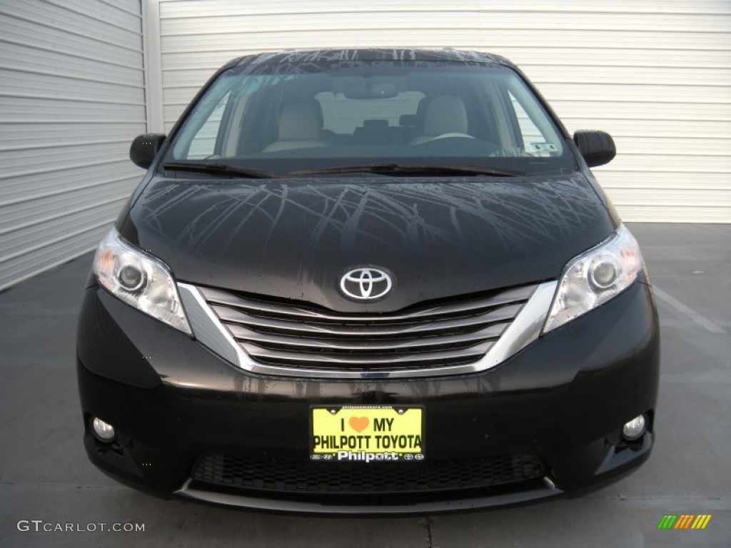 2011 Sienna XLE - Black / Light Gray photo #8