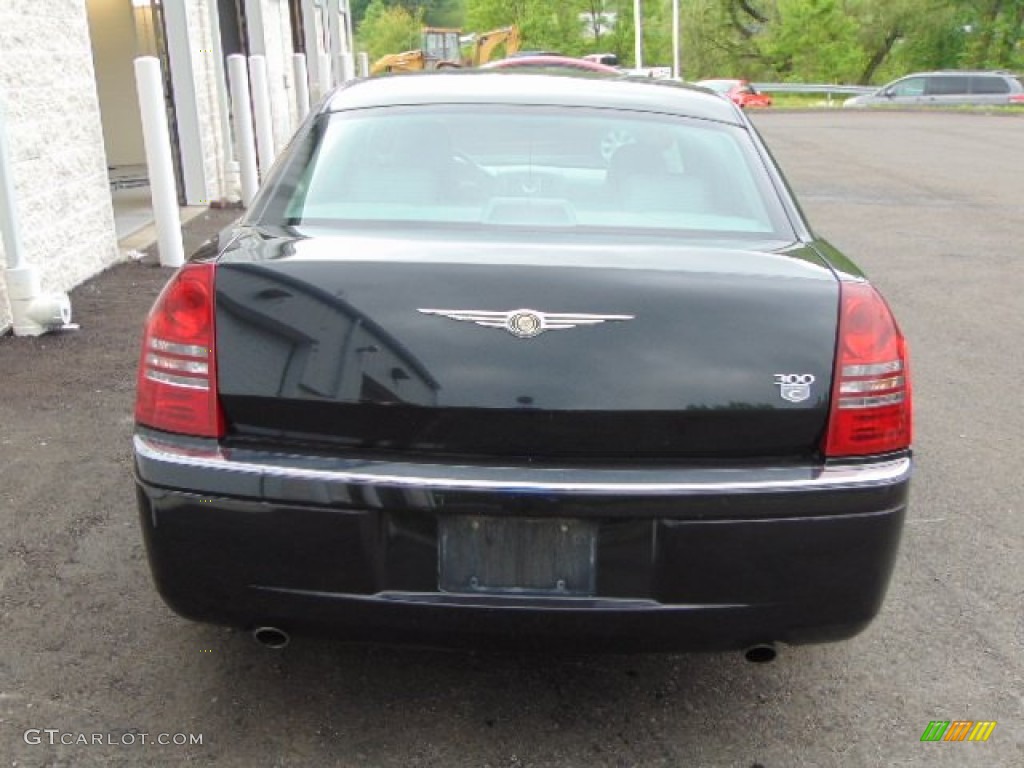 2005 300 C HEMI - Brilliant Black Crystal Pearl / Dark Slate Gray/Light Graystone photo #8