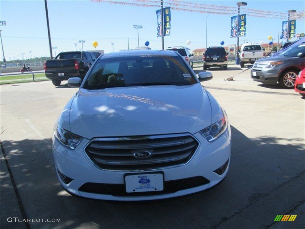 White Platinum Ford Taurus