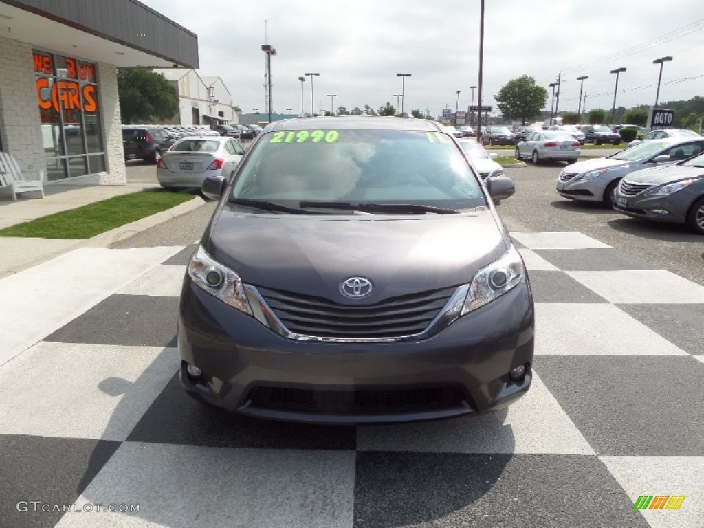 2011 Sienna XLE - Predawn Gray Mica / Light Gray photo #2