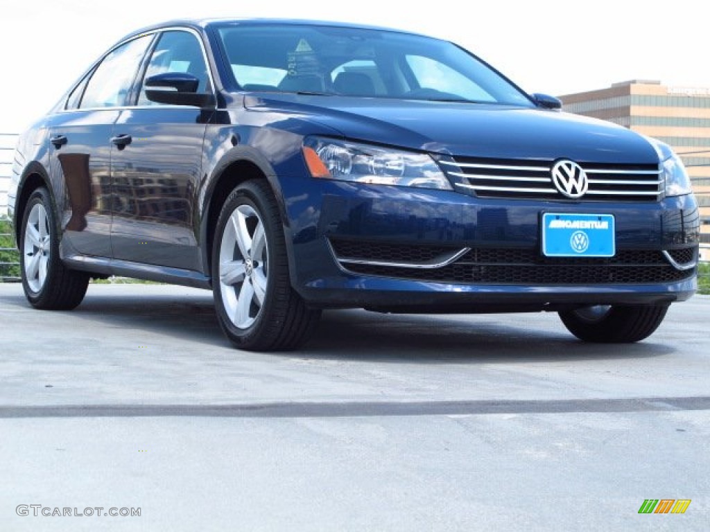 Night Blue Metallic Volkswagen Passat