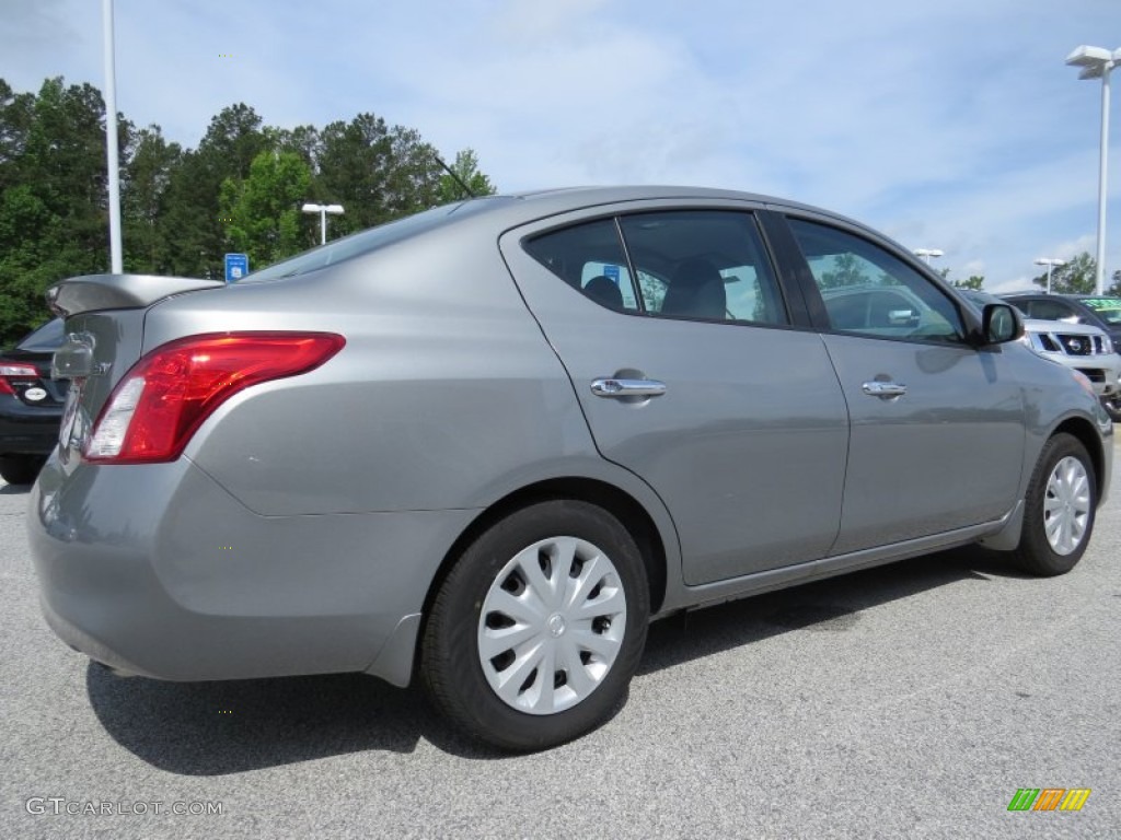 2014 Versa 1.6 SV Sedan - Magnetic Gray / Charcoal photo #5