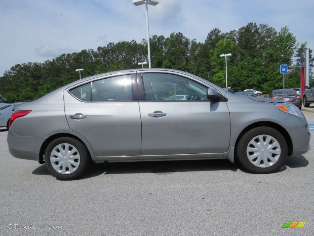 2014 Versa 1.6 SV Sedan - Magnetic Gray / Charcoal photo #6