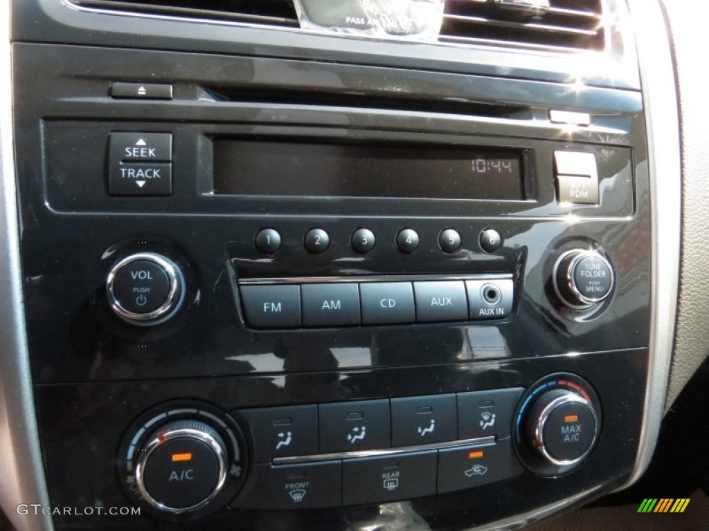2014 Nissan Altima 2.5 Controls Photo #93979371