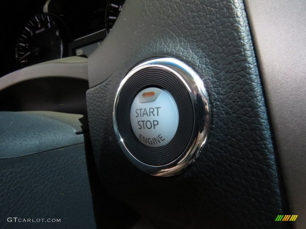 2014 Nissan Altima 2.5 Controls Photos