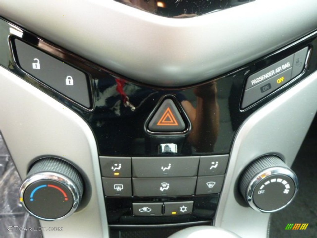 2014 Cruze LS - Atlantis Blue Metallic / Jet Black/Medium Titanium photo #19