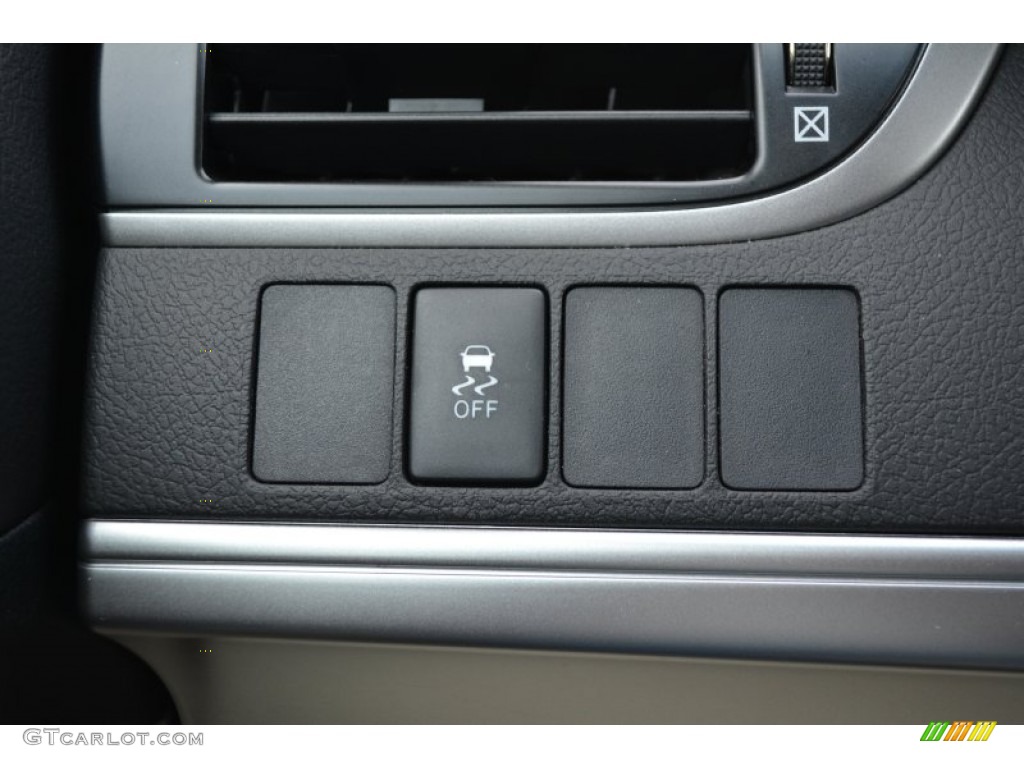 2014 Camry L - Attitude Black Metallic / Ivory photo #25