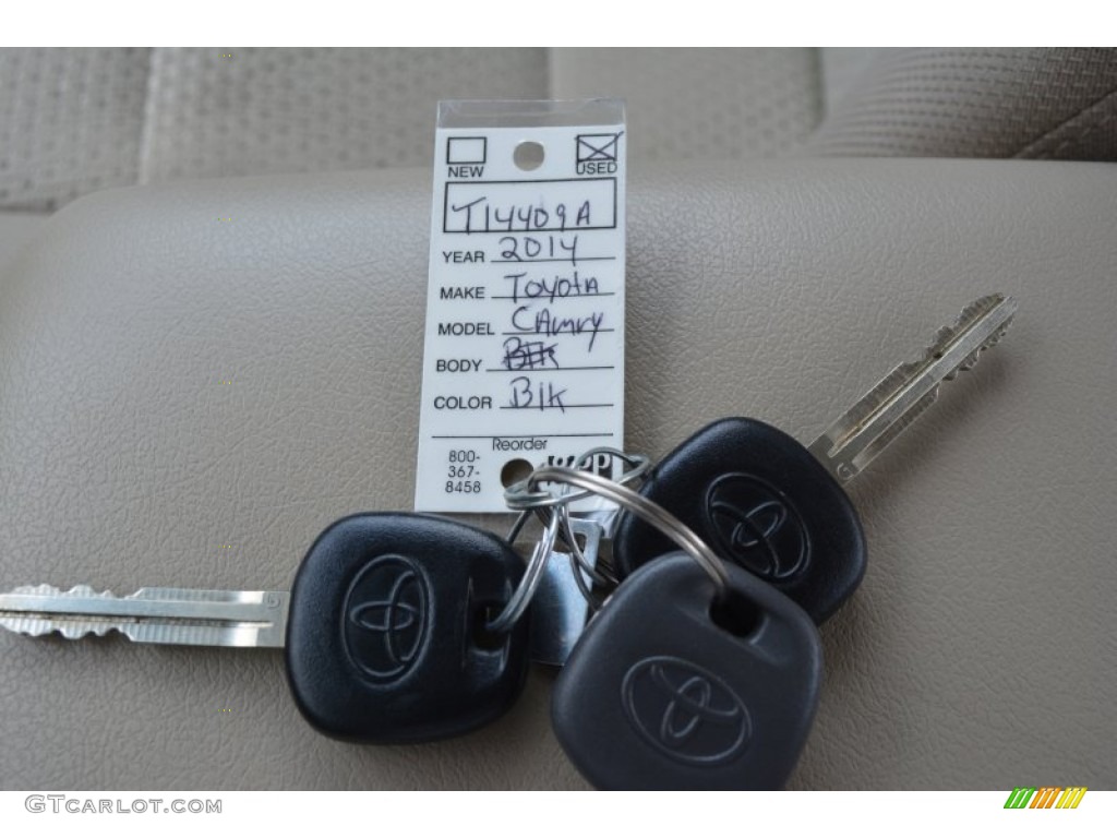 2014 Camry L - Attitude Black Metallic / Ivory photo #26