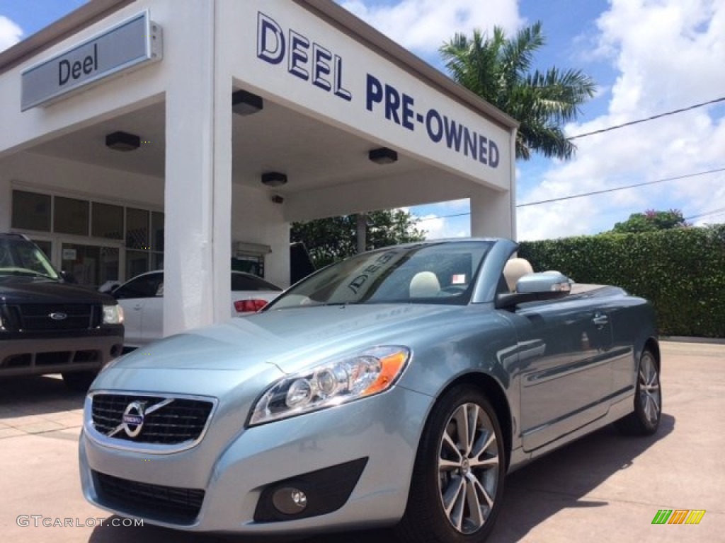 Celestial Blue Metallic Volvo C70