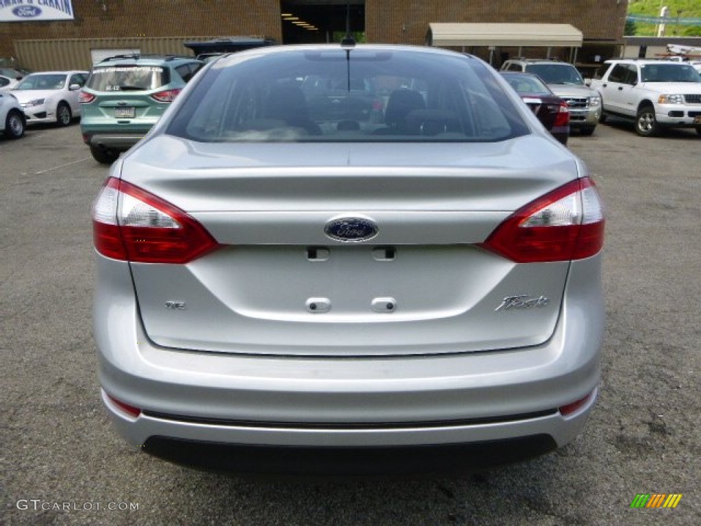 2014 Fiesta SE Sedan - Ingot Silver / Medium Light Stone photo #3