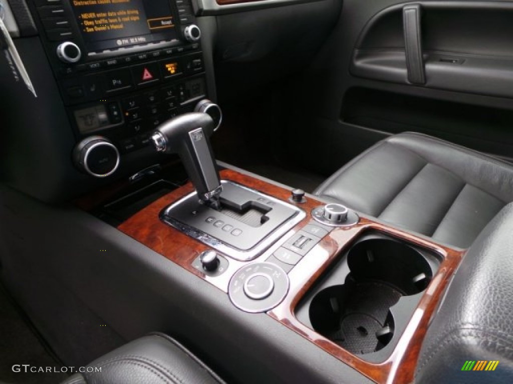 2006 Volkswagen Touareg V10 TDI Transmission Photos