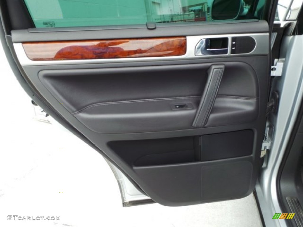 2006 Volkswagen Touareg V10 TDI Door Panel Photos