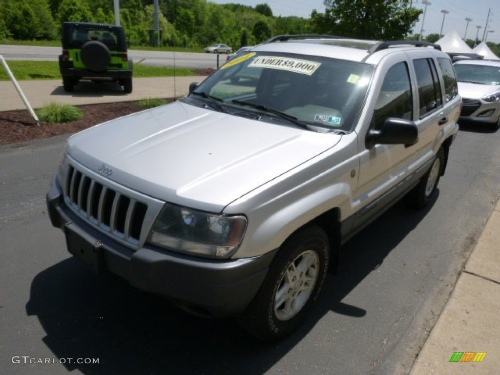 2004 Grand Cherokee Laredo 4x4 - Light Pewter Metallic / Taupe photo #4