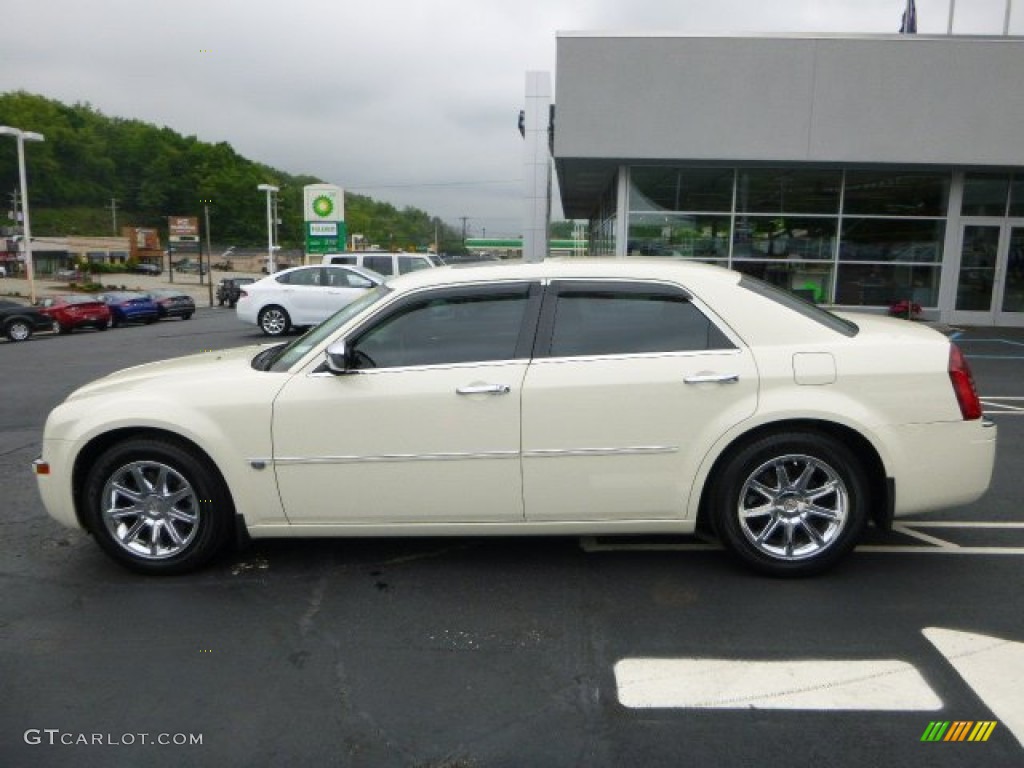 2005 300 C HEMI - Cool Vanilla / Dark Slate Gray/Medium Slate Gray photo #2