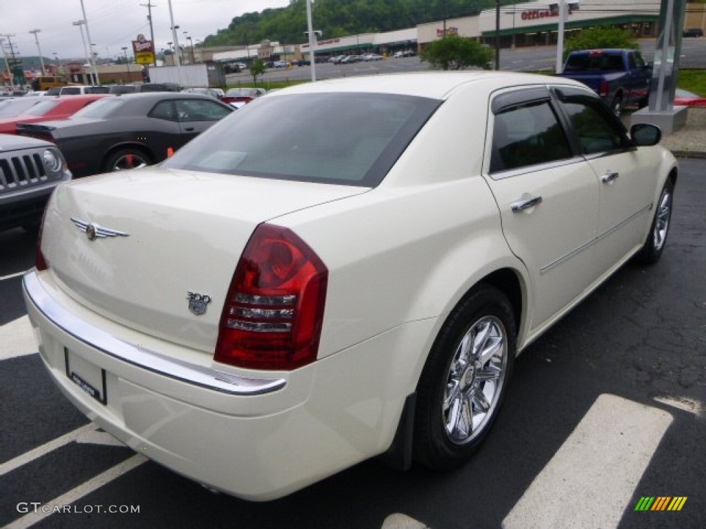 2005 300 C HEMI - Cool Vanilla / Dark Slate Gray/Medium Slate Gray photo #5