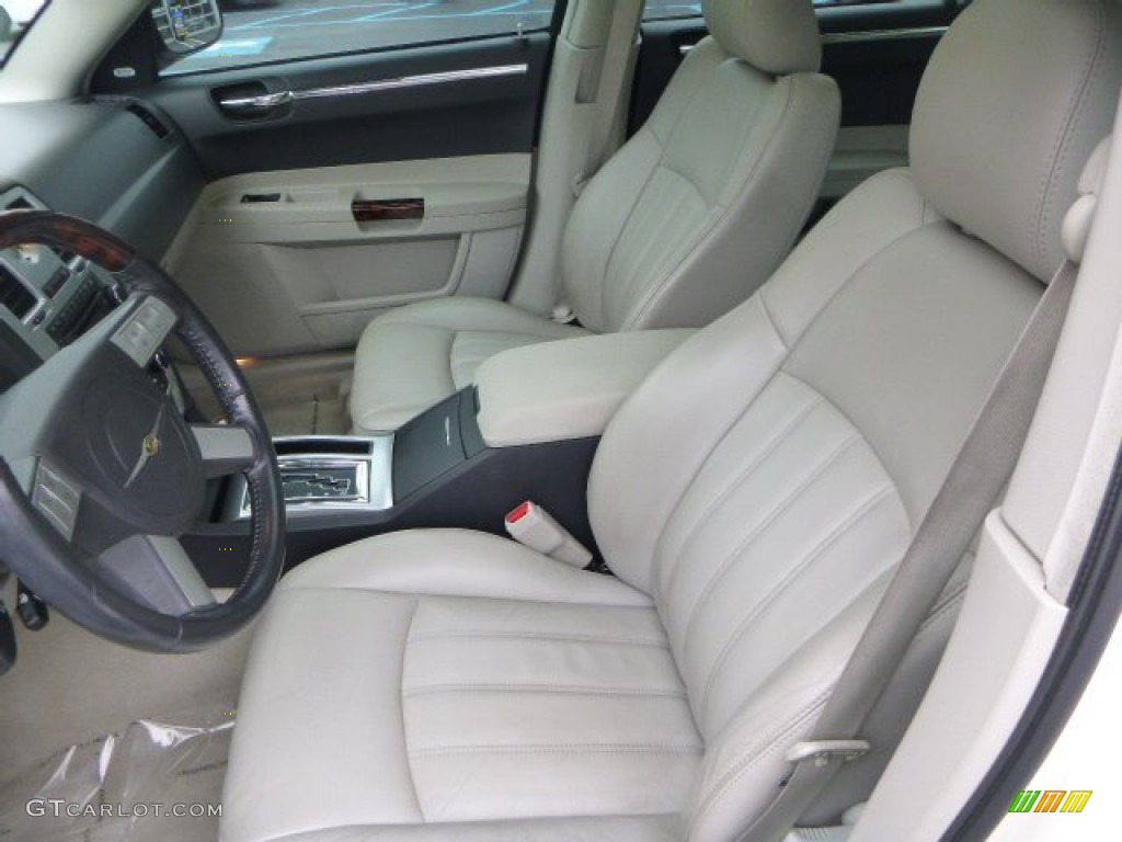 2005 300 C HEMI - Cool Vanilla / Dark Slate Gray/Medium Slate Gray photo #10
