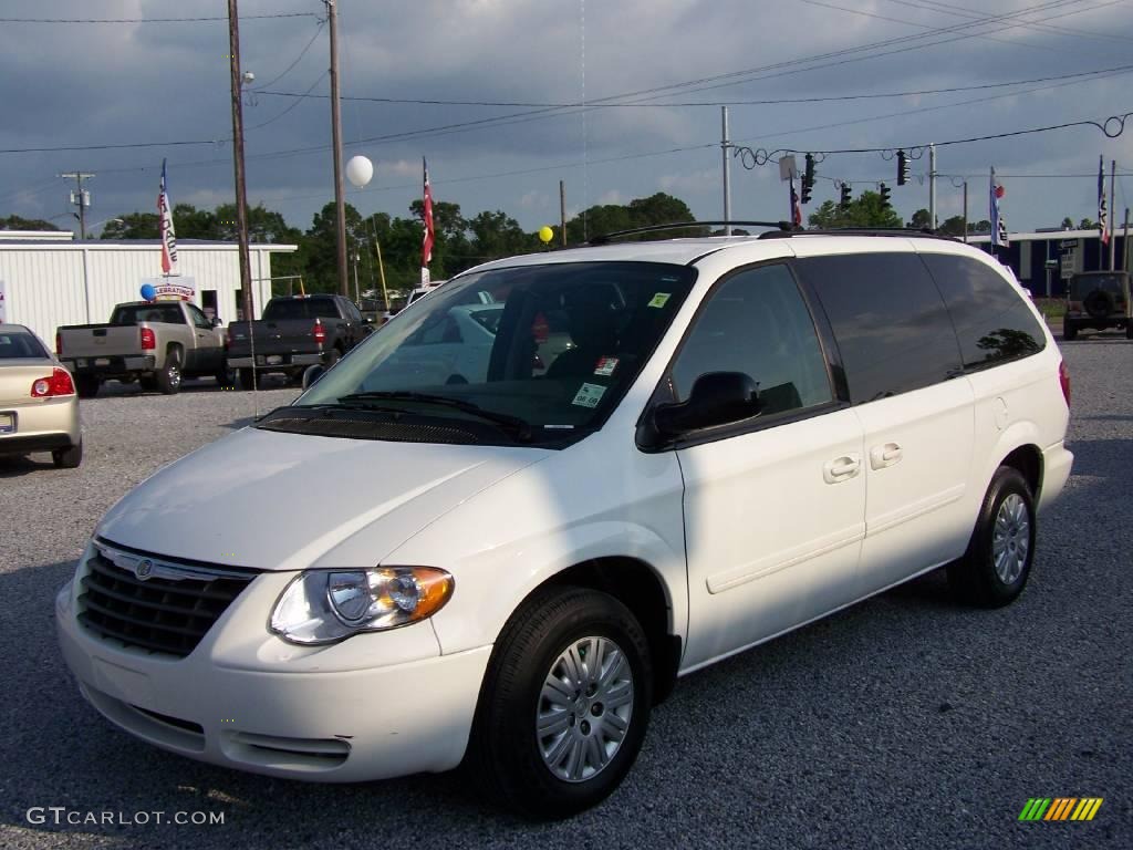 2007 Town & Country LX - Stone White / Dark Khaki/Light Graystone photo #7