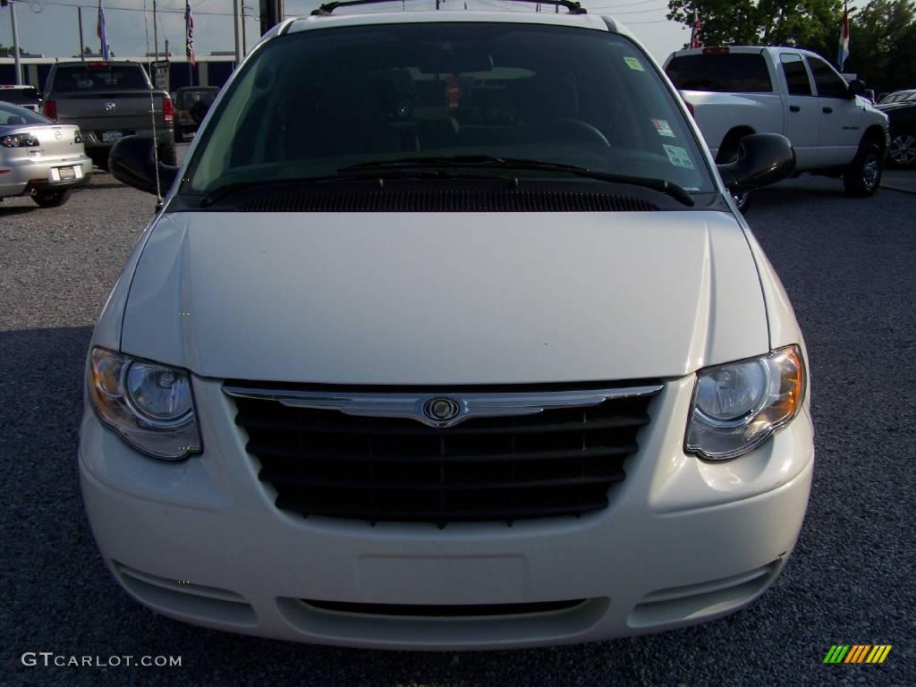 2007 Town & Country LX - Stone White / Dark Khaki/Light Graystone photo #8