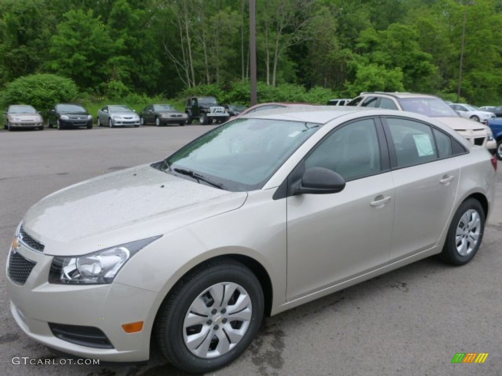 2014 Cruze LS - Champagne Silver Metallic / Jet Black/Medium Titanium photo #1