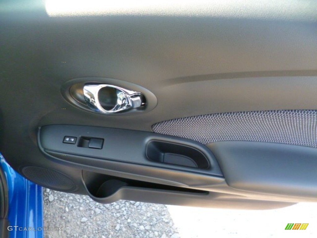 2015 Versa 1.6 SV Sedan - Metallic Blue / Charcoal photo #11