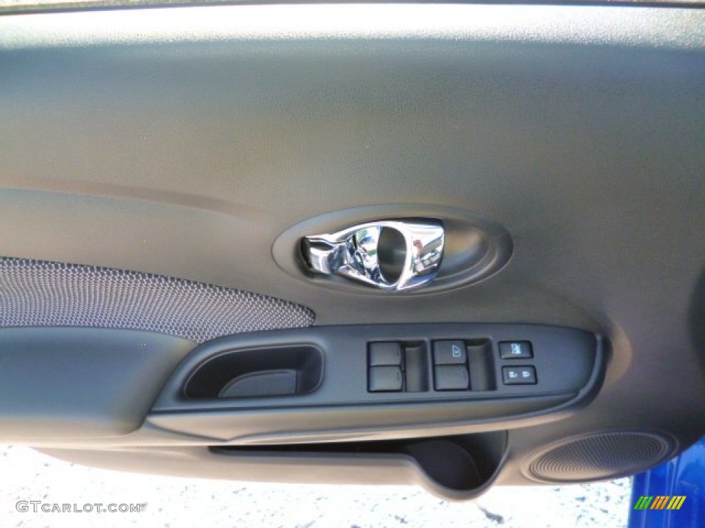 2015 Nissan Versa 1.6 SV Sedan Charcoal Door Panel Photo #94022899