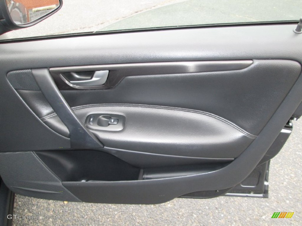 2004 Volvo V70 2.5T Door Panel Photos
