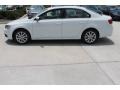 Pure White - Jetta SE Sedan Photo No. 4