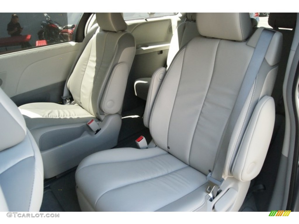 2014 Sienna Limited AWD - Silver Sky Metallic / Light Gray photo #7