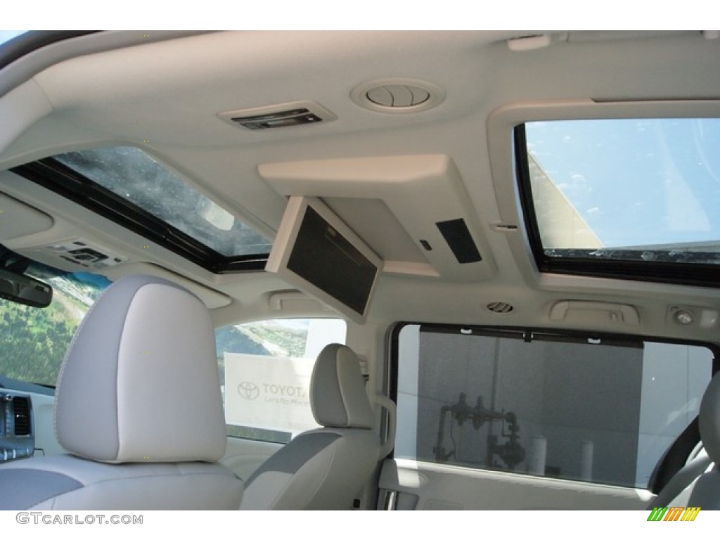 2014 Sienna Limited AWD - Silver Sky Metallic / Light Gray photo #9