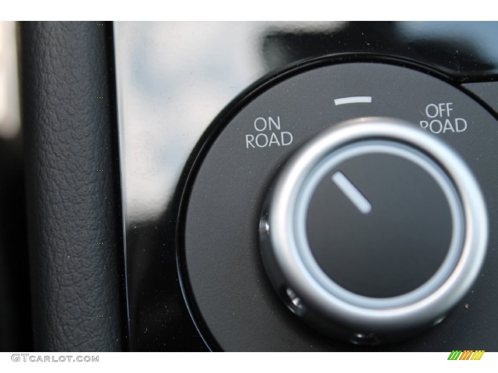 2014 Volkswagen Touareg TDI Sport 4Motion Controls Photo #94043866