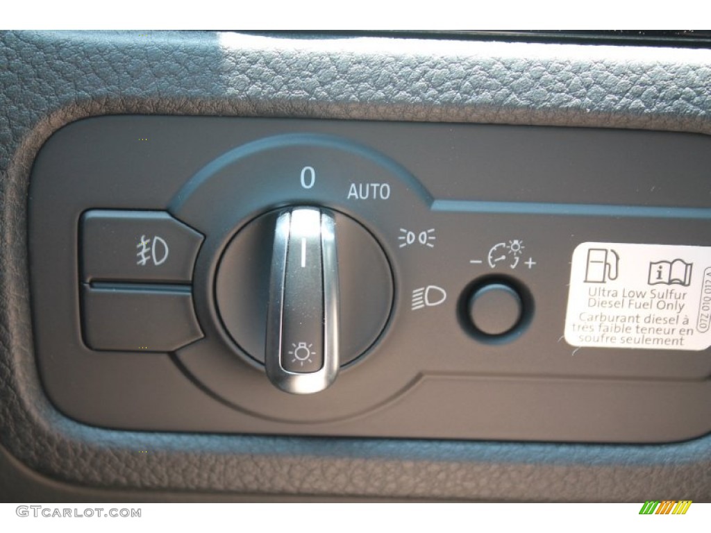 2014 Volkswagen Touareg TDI Sport 4Motion Controls Photo #94043932