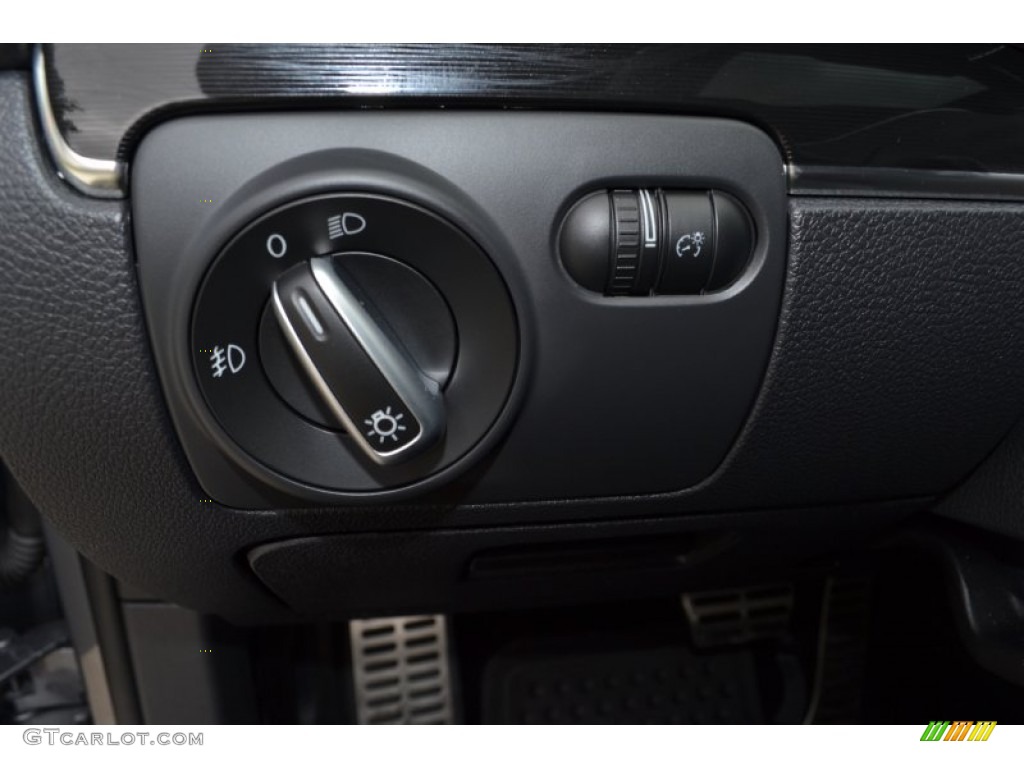 2013 GTI 2 Door - United Gray Metallic / Interlagos Plaid Cloth photo #16