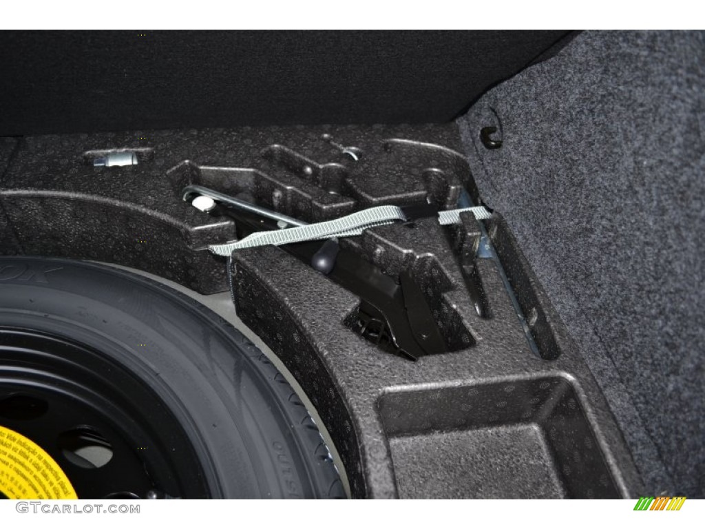 2013 GTI 2 Door - United Gray Metallic / Interlagos Plaid Cloth photo #33