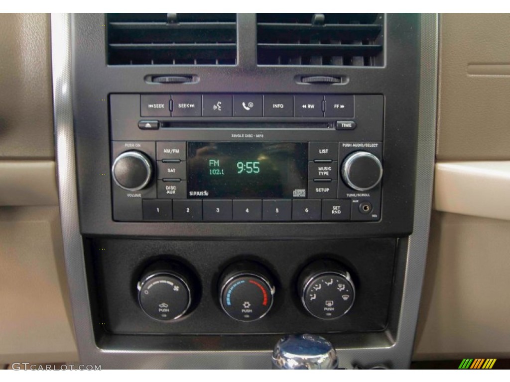 2009 Jeep Liberty Sport 4x4 Controls Photos