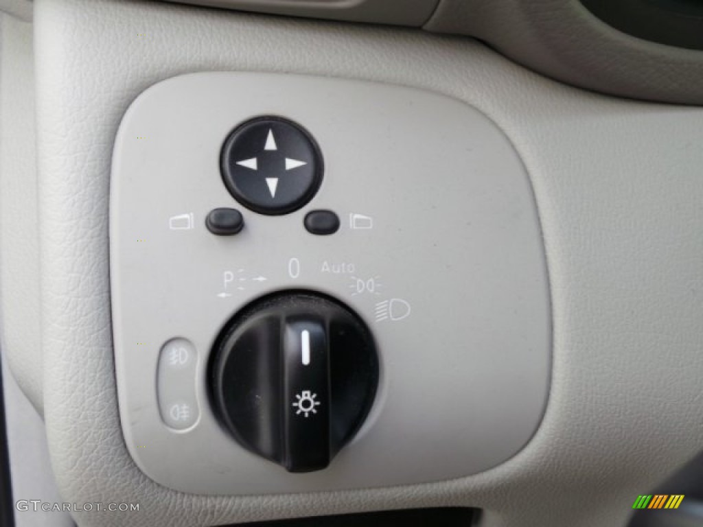 2001 Mercedes-Benz C 320 Sedan Controls Photo #94049470