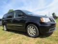 2014 Brilliant Black Crystal Pearl Chrysler Town & Country Touring  photo #4