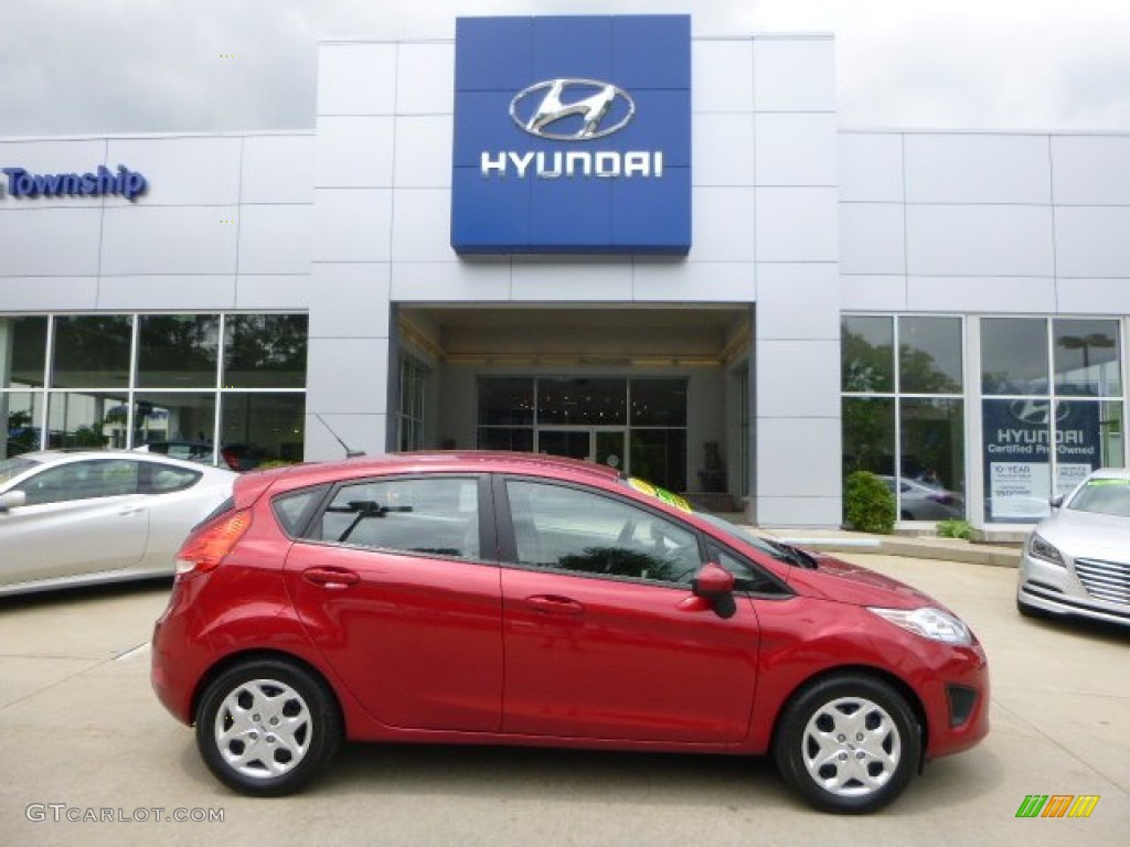 2011 Fiesta SE Hatchback - Red Candy Metallic / Light Stone/Charcoal Black Cloth photo #1