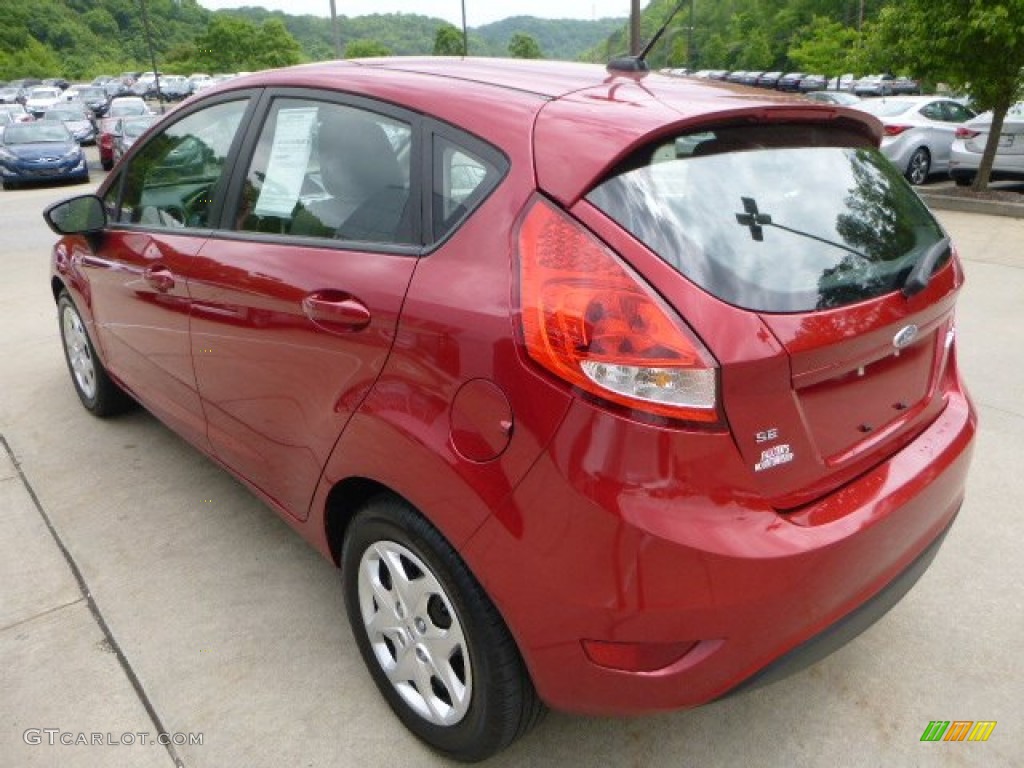 2011 Fiesta SE Hatchback - Red Candy Metallic / Light Stone/Charcoal Black Cloth photo #4