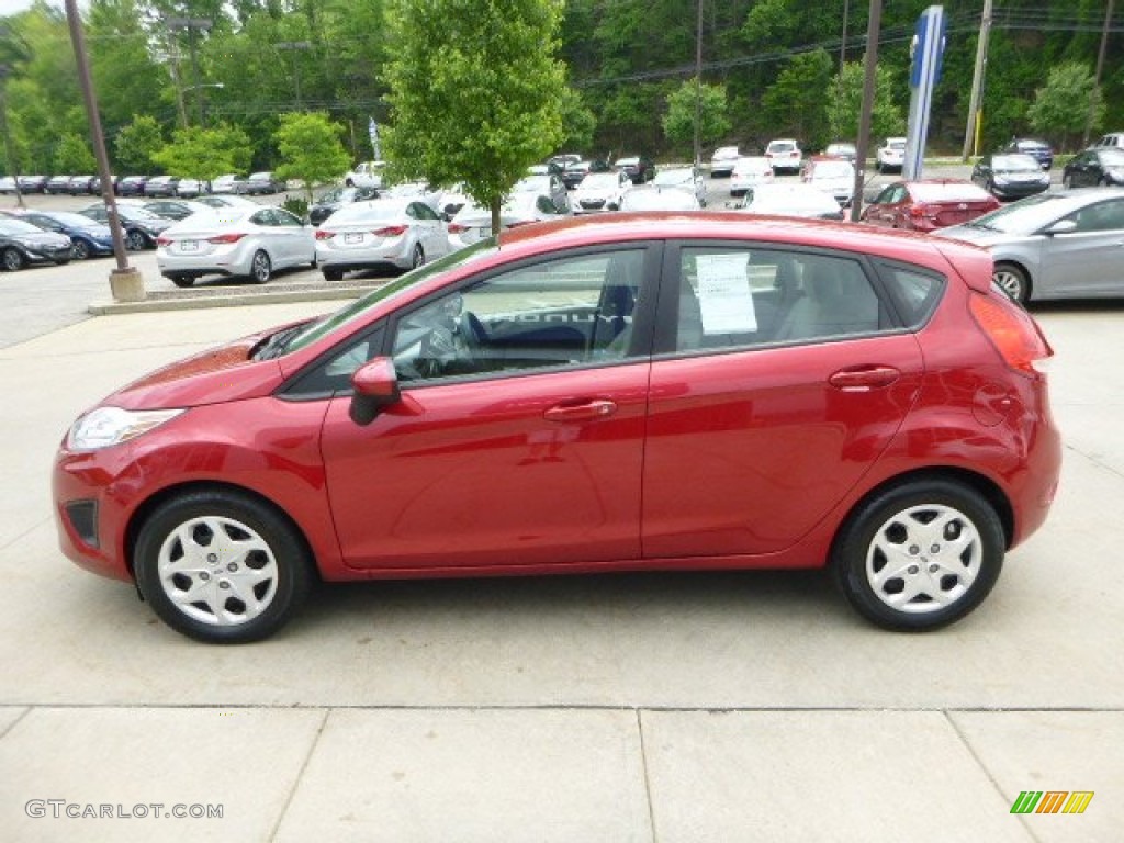 2011 Fiesta SE Hatchback - Red Candy Metallic / Light Stone/Charcoal Black Cloth photo #5