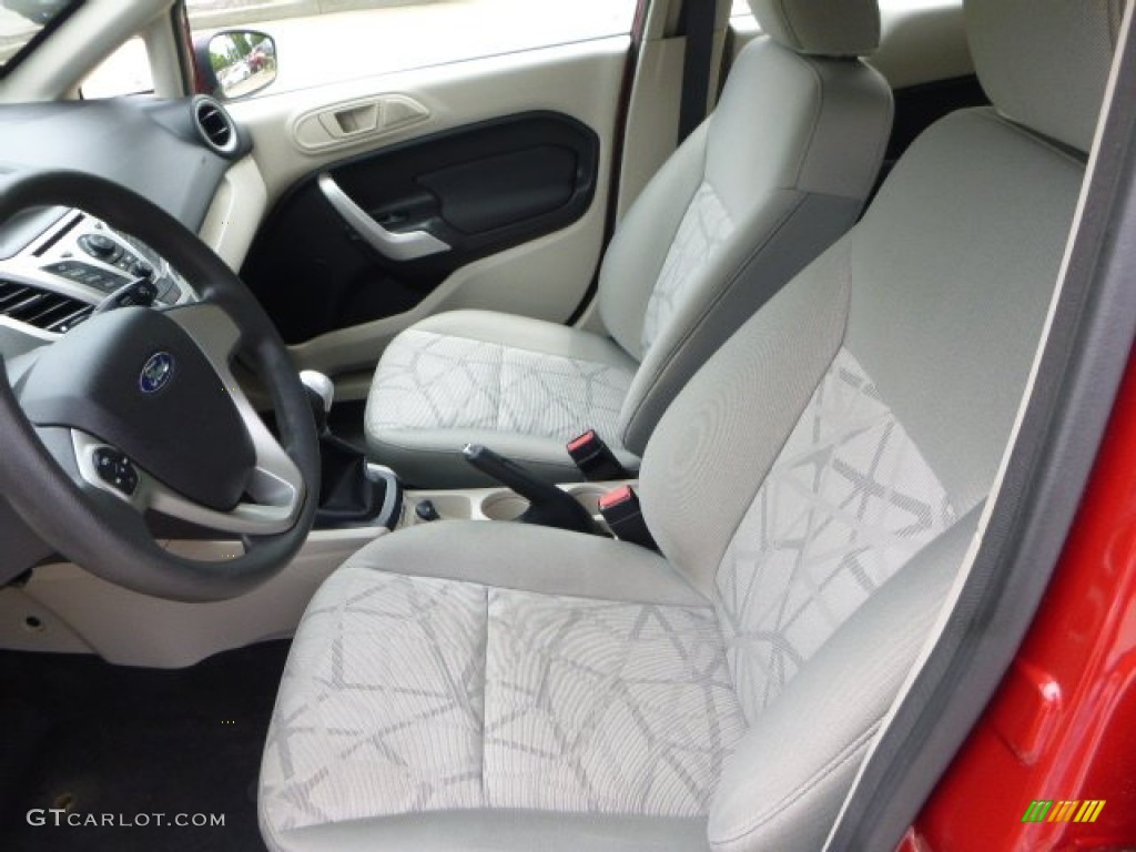 2011 Fiesta SE Hatchback - Red Candy Metallic / Light Stone/Charcoal Black Cloth photo #15