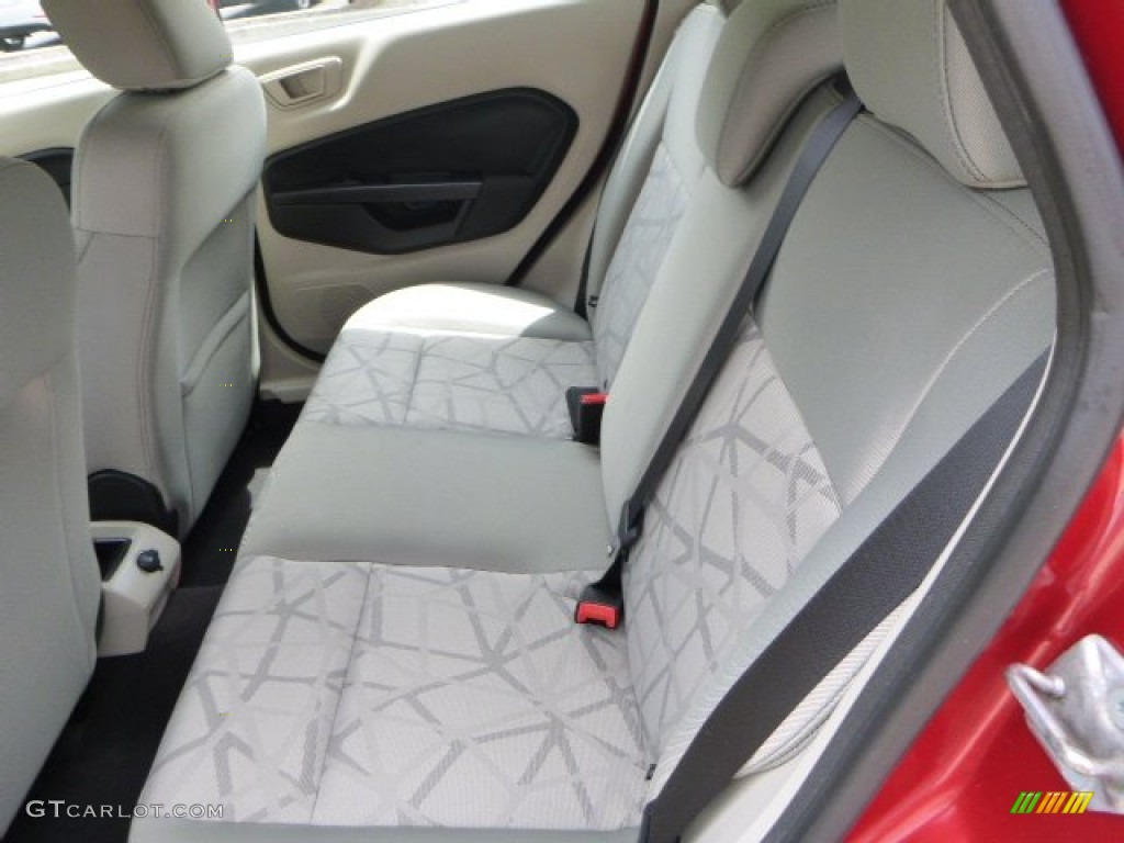 2011 Fiesta SE Hatchback - Red Candy Metallic / Light Stone/Charcoal Black Cloth photo #16