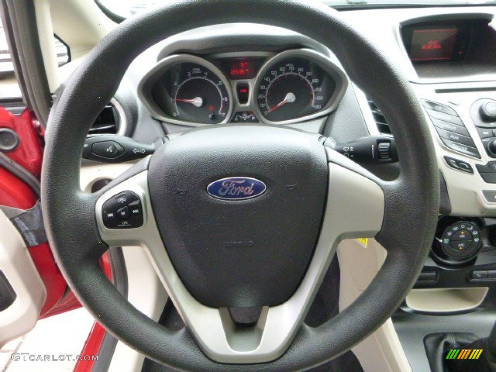 2011 Ford Fiesta SE Hatchback Light Stone/Charcoal Black Cloth Steering Wheel Photo #94055514