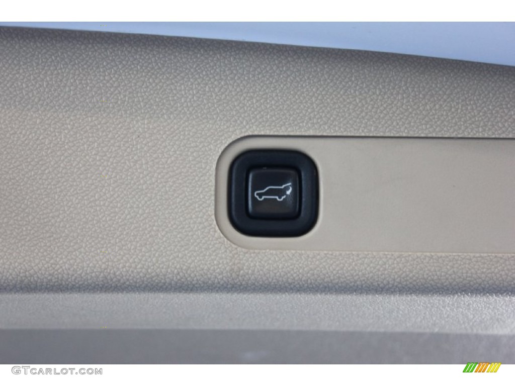 2012 Tahoe LTZ - Summit White / Light Cashmere/Dark Cashmere photo #43